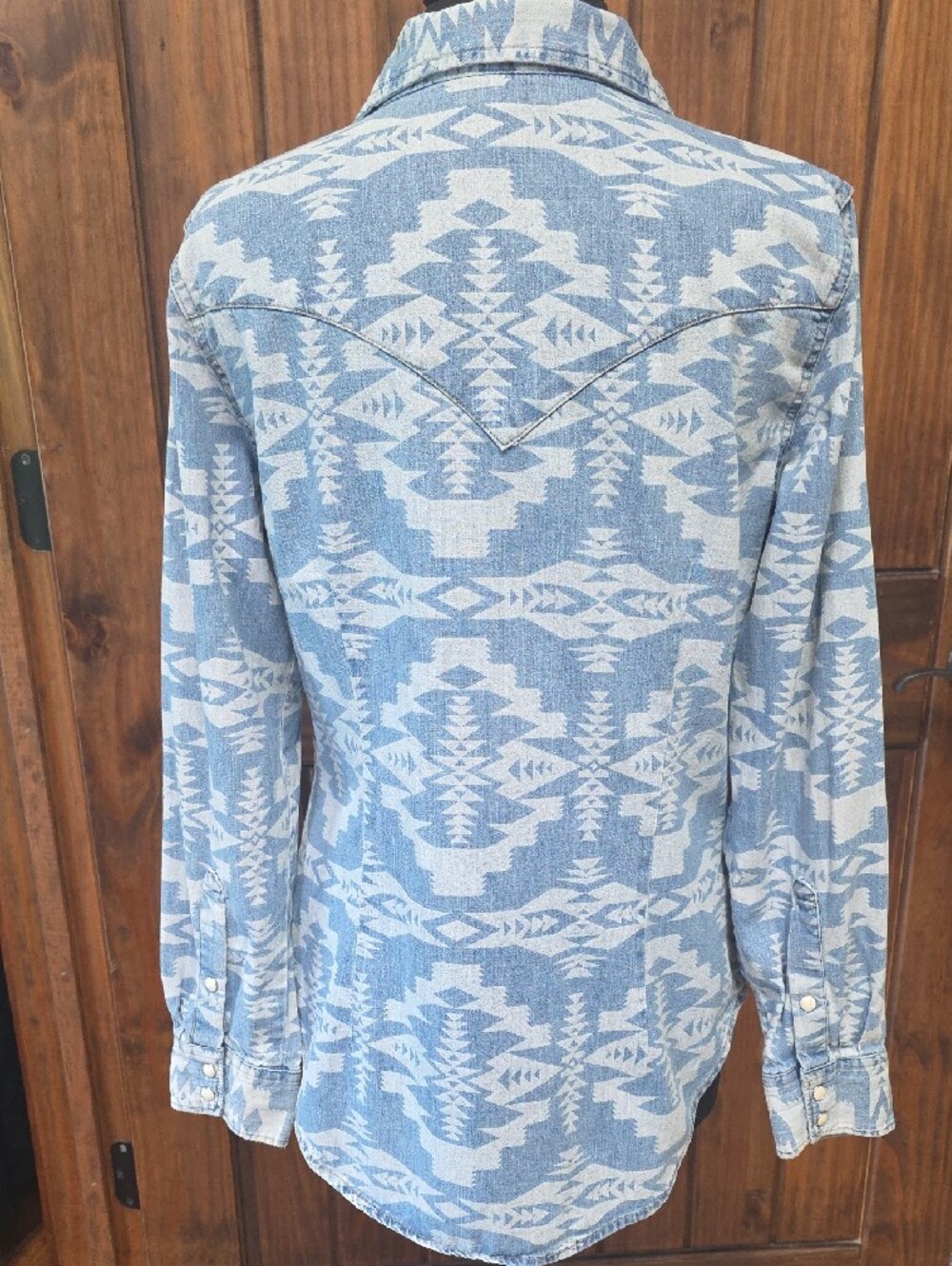 Wrangler Retro Light Blue and Cream Aztec Denim Western Shirt - Size M - Picture 2 of 5